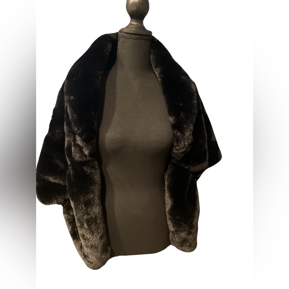 Formal black fur shoal